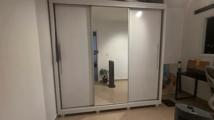 Vendo guarda-roupa em ótimo estado