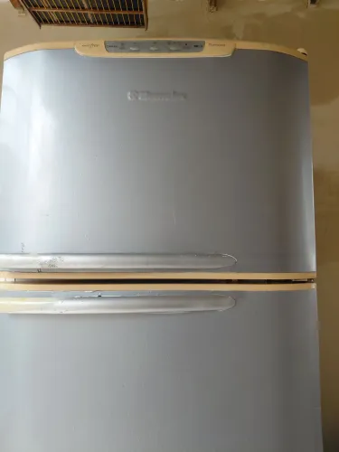 Vendo geladeira com defeito