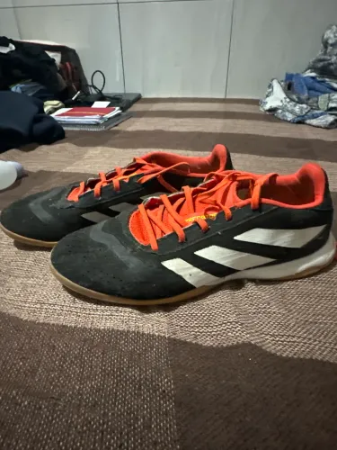 Chuteira adidas predator