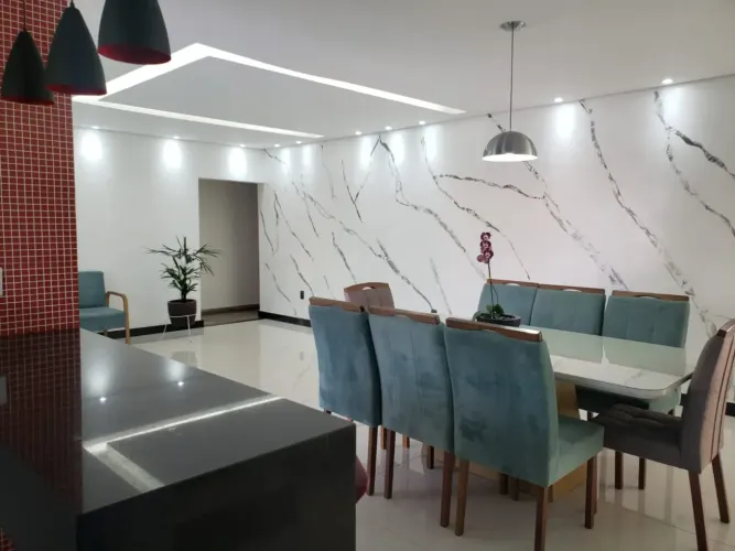 Casa de condomínio para venda tem 250 metros quadrados com 3 quartos