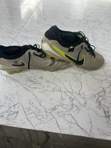 Chuteira Nike tiempo legend usada em boas condições