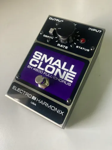 Pedal Chorus Small Clone Electro Harmonix ( Kurt Cobain - Nirvana ). 