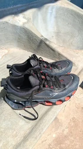 Mizuno prophecy 13,38/39,poucos detalhes na lateral do tênis