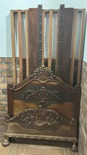 Cama de Madeira Maciça