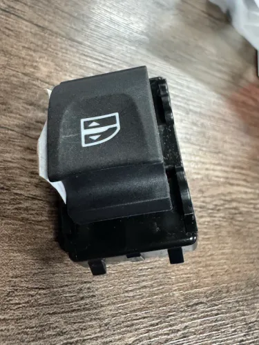Botao novo para vidro elétrico Clio Logan duster sandeiro fluence na oferta só 50,00