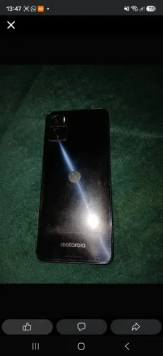 Eu estou vendo o celular Motorola e 22