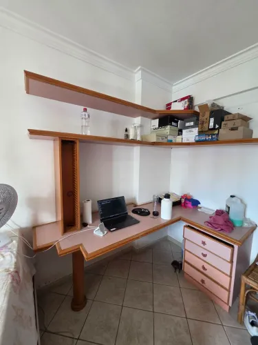 Armarios e bancada para quarto 