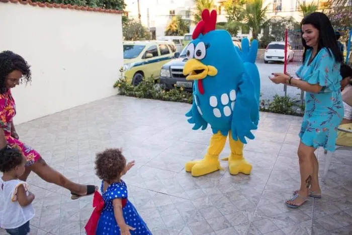 Fantasia personagem vivo Galinha pintadinha