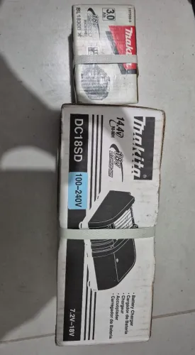 Bateria 3ah e carregador Makita 18v