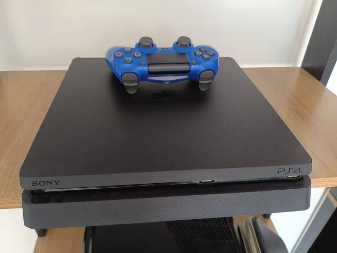 Ps4 slim 500GB de armazenamento 3 meses de garantia
