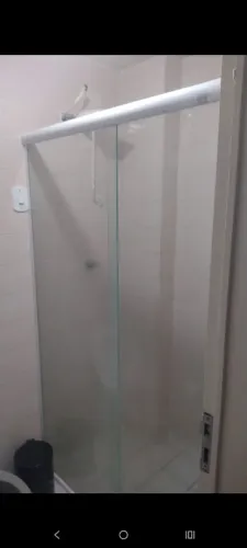 Vendo box de banheiro 