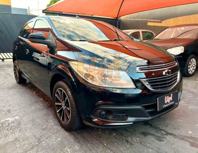 Chevrolet Onix Hatch LT 1.0 8V Flex Power Mec. 4P 2014