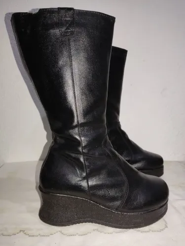 Bota feminina com pelinhos interno