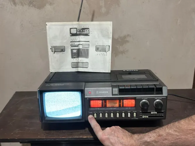 TV RADIO CASSETE SILVER C MANUAL.. FUNCIONANDO..LER DESCRIÇÃO