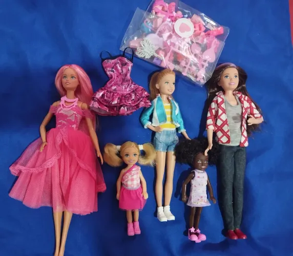Lotinho bonecas Barbie 