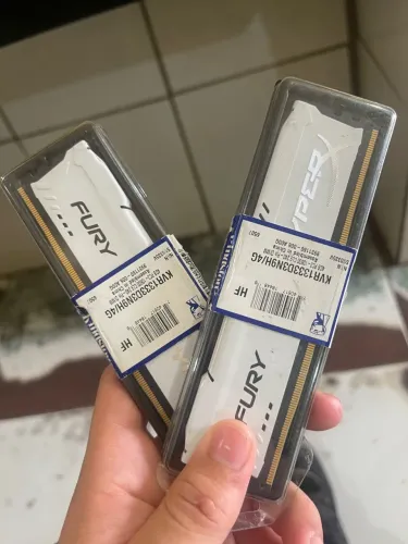 2 Memórias RAM ADATA DDR5 5600MHz com Dissipador Branco Fury