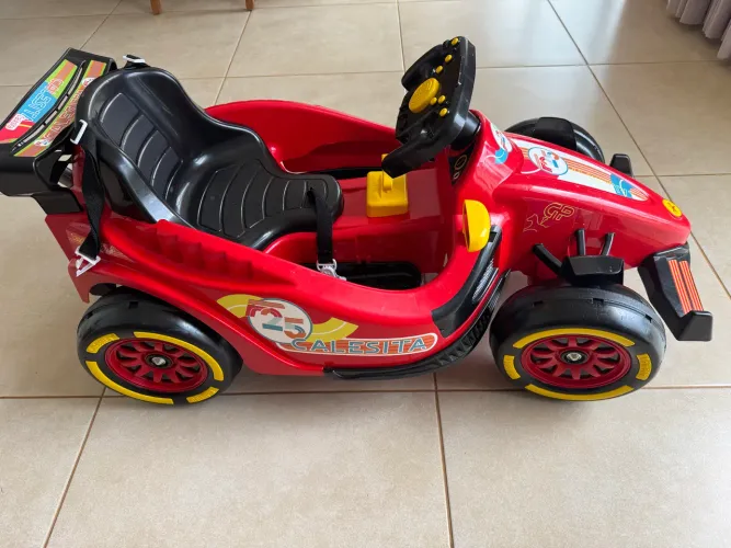 Carrinho de Passeio e Pedal Infantil Calesita F25 Vermelho