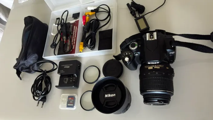 Nikon D3100 + Lente + Carregador + SD + Acessórios