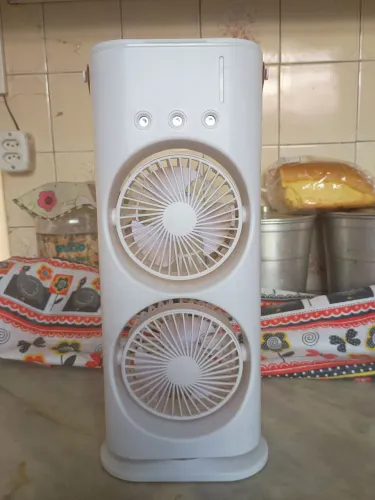 Ventilador com duas hélices com LED e controle remoto e gira para os lados.