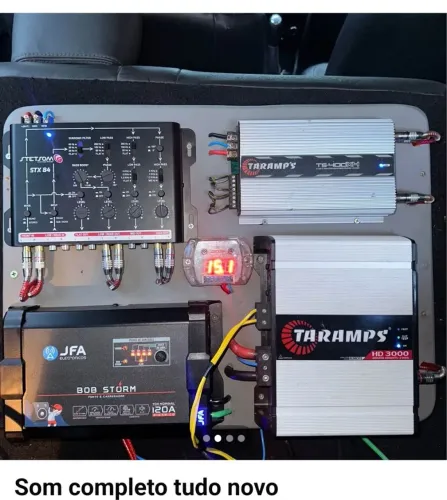 Som top equipamentos novos faz muito barulho única coisa que nao vai e o radio 