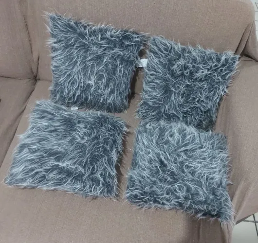 VENDO KIT 4 ALMOFADAS FELPUDAS CINZA