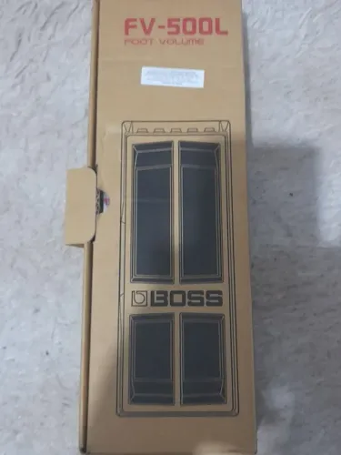 Pedal volume e expressão Boss novo na Caixa 