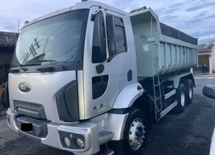 Ford Cargo 2628 6x4 2012 caçamba