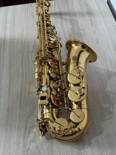 Saxofone alto Júpiter JAS-567