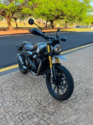 Scrambler 400 X 2025