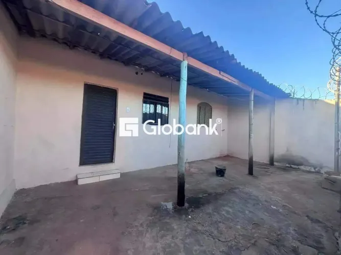 Casa 2 quartos para aluguel Interlagos 125m² Montes Claros MG