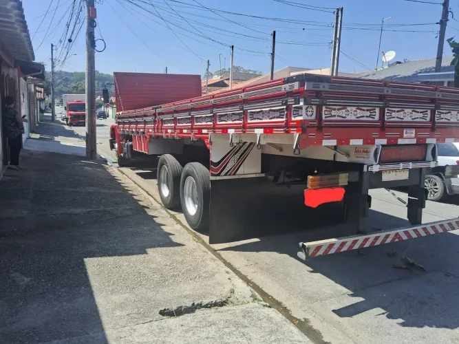 Vendo carroceria grade baixa para caminhao truck