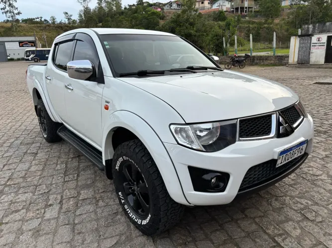 Mitsubishi L200 Triton HPE 3.2 CD TB Int.diesel AUT 2012