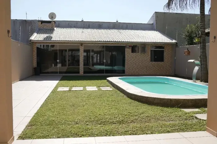 Casa com piscina disponível para negociação no Japiim, prox a ULBRA