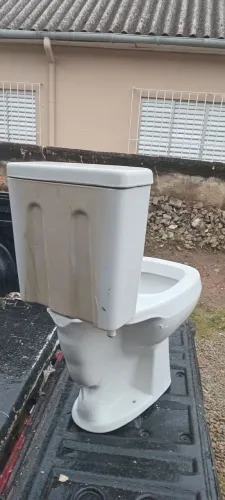 Vaso sanitário completo.