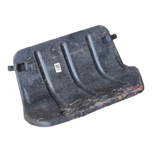 TAMPA INTERNA ISOLAMENTO MOTOR MERCEDES 1318 E 2009