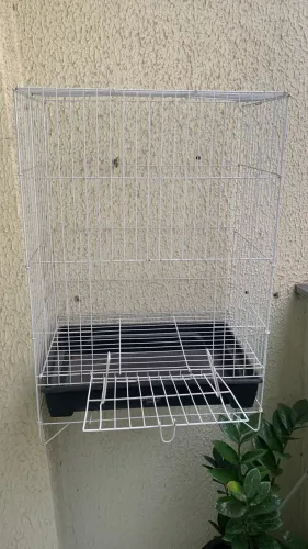 Vende-se gaiola pequena
