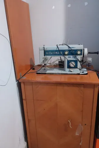 Móvel de máquina de costura