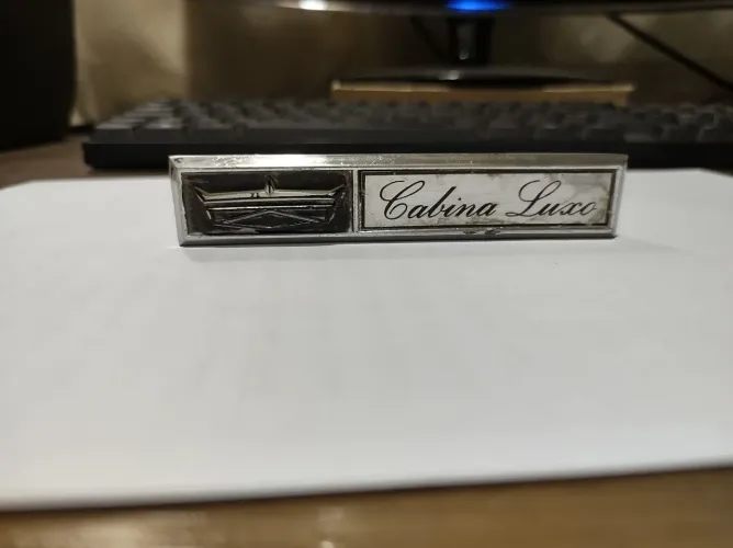 Emblema Cabine luxo F100 até 1982
