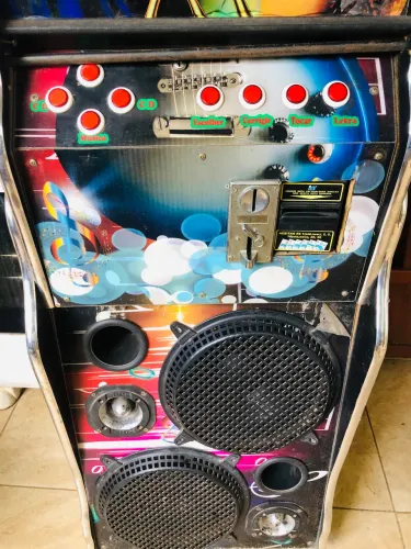 Máquina de música excelente para sítios, bares e afins!!!