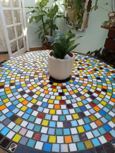 Mesa de mosaico artesanal 