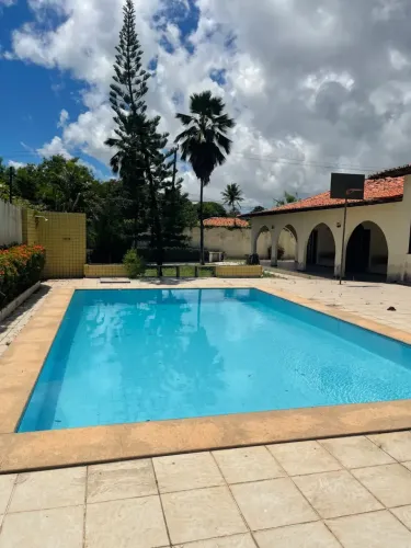 Casa no Olho DÁgua/ 04 suítes / área de lazer/ ampla área verde / circuito de câmeras/ lad