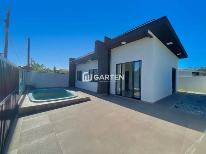 Casa com Piscina em Matinhos