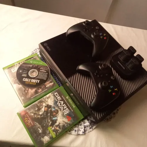 Xbox one 2 controles? e 2 jogos?