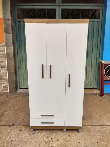 Vendo guarda roupa de 3 portas novo com nota fiscal