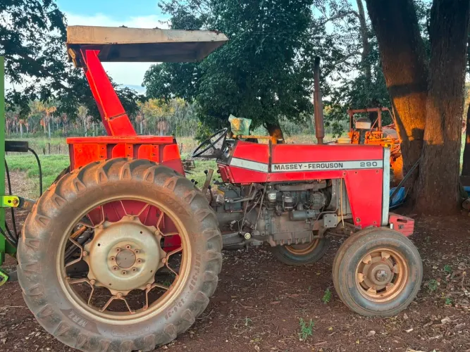 TRATOR Massey 290