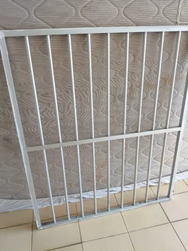 Grades em alumínio