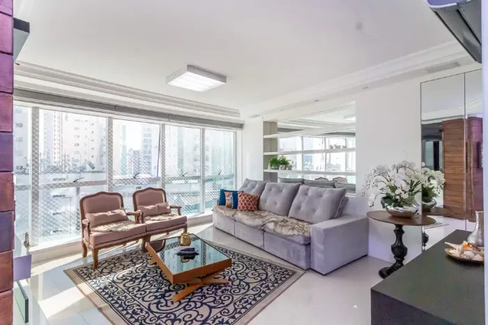 Apartamento à venda na quadra do mar em Balneário Camboriú - Alexandria