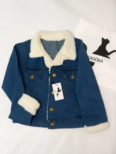 Jaqueta jeans com pelinho punho e gola
