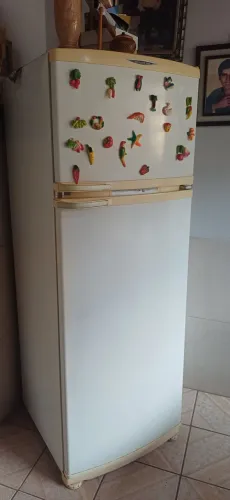 Duas geladeiras
