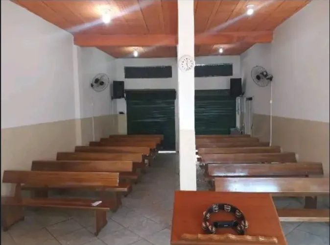 Bancos de madeira